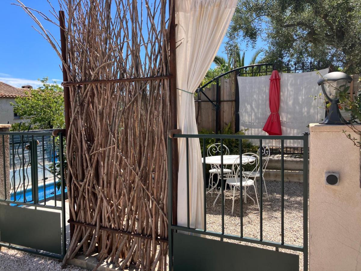 2 Pieces Rez-De-Jardin Dans Maison Avec Piscine Villeneuve-Loubet Exteriér fotografie