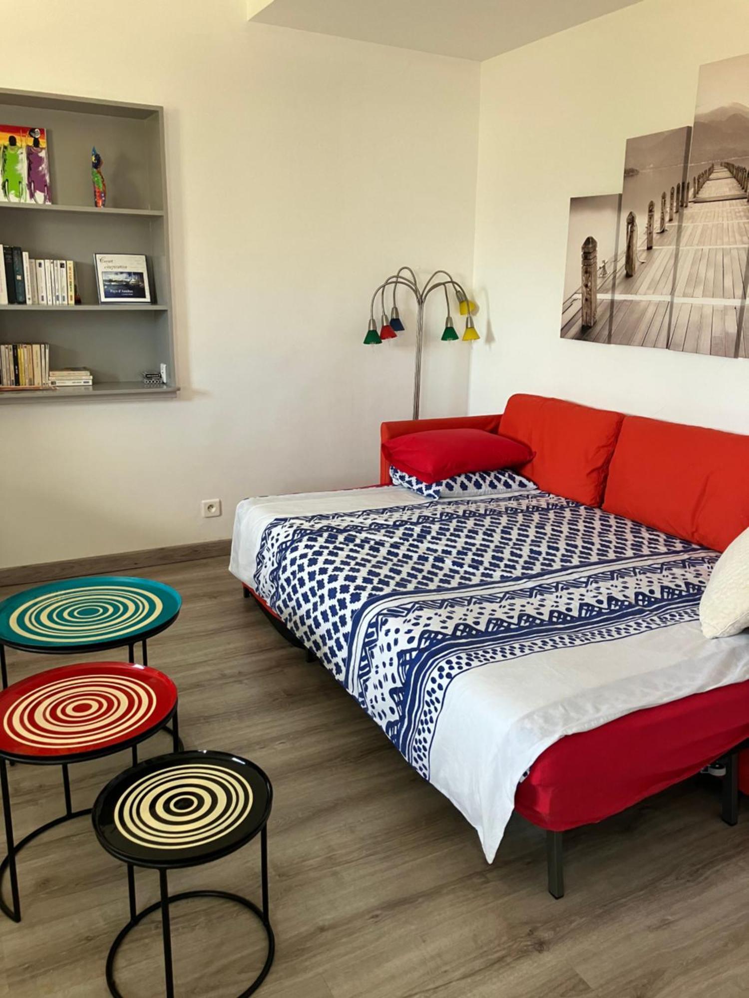 2 Pieces Rez-De-Jardin Dans Maison Avec Piscine Villeneuve-Loubet Exteriér fotografie
