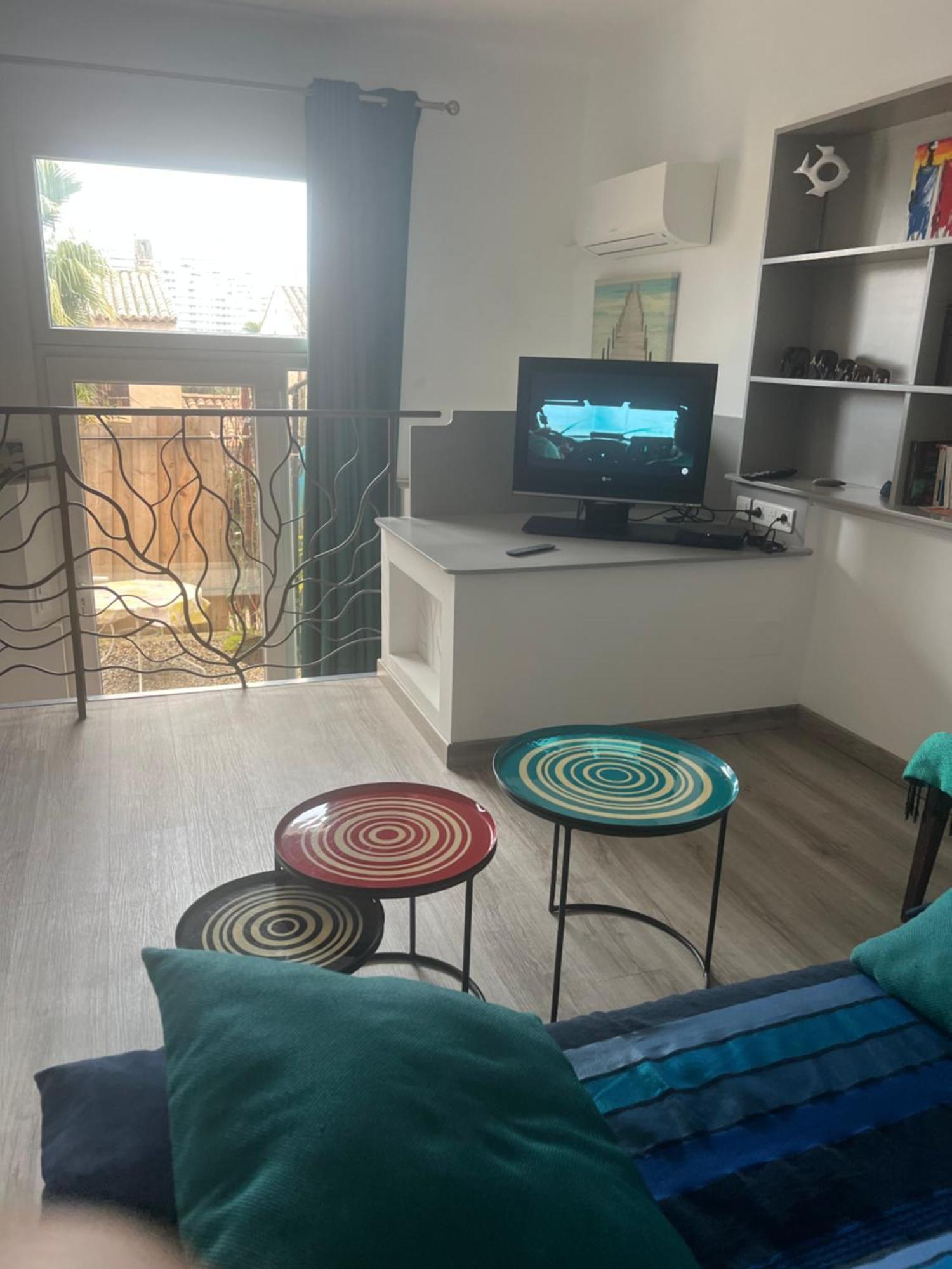 2 Pieces Rez-De-Jardin Dans Maison Avec Piscine Villeneuve-Loubet Exteriér fotografie