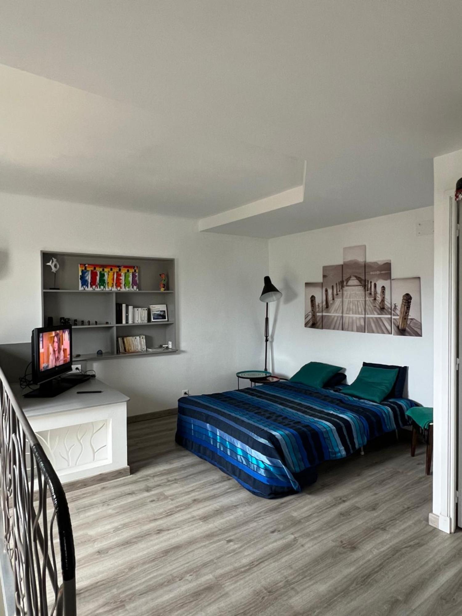 2 Pieces Rez-De-Jardin Dans Maison Avec Piscine Villeneuve-Loubet Exteriér fotografie